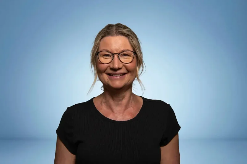 Anna Lindberg som driver Annas Yogaskola – Yoga i Umeå