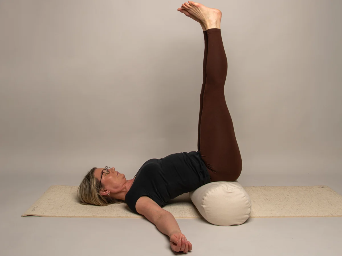 Yogaposition Vattenfallet – Yoga i Umeå med Anna Lindberg