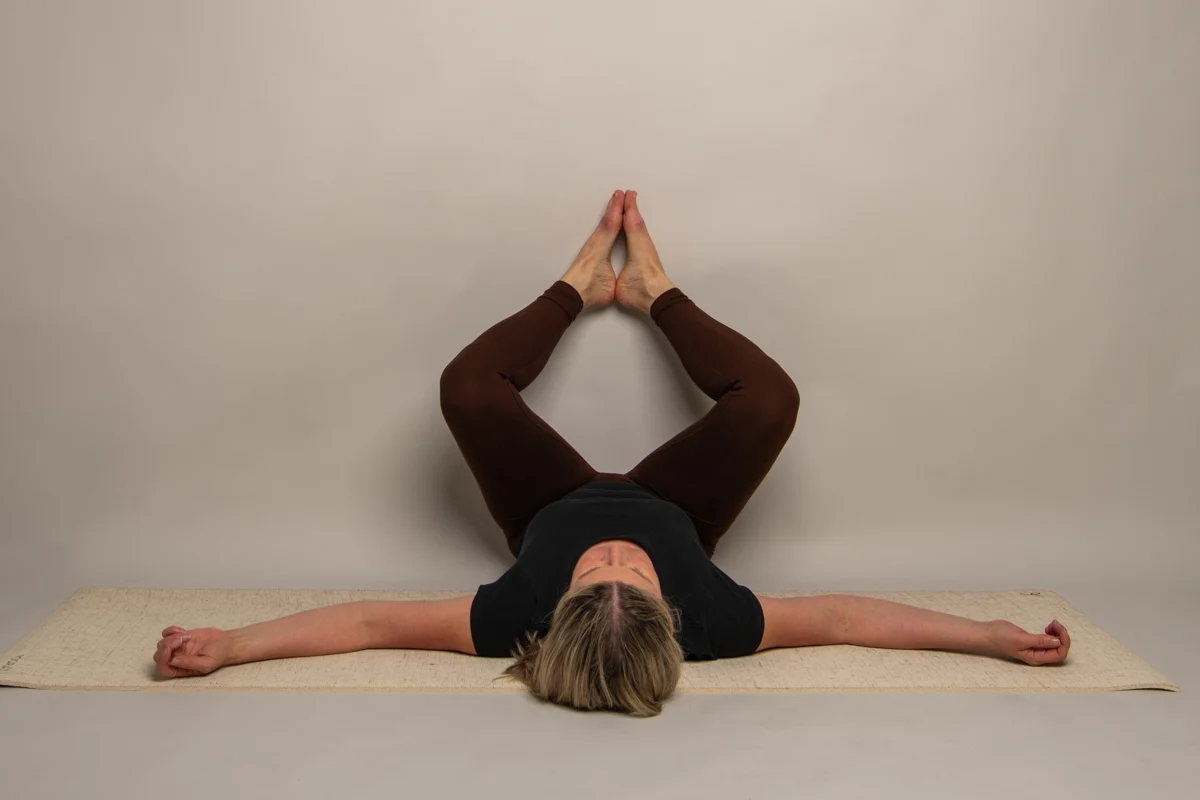 Yogaposition Fjärilen – Yoga i Umeå med Anna Lindberg