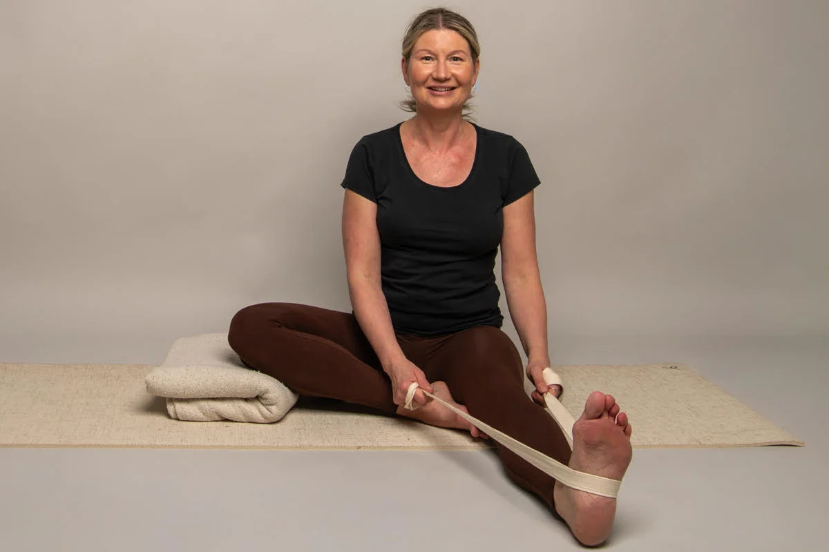 Yogaposition Halvfjärilen – Yoga i Umeå med Anna Lindberg