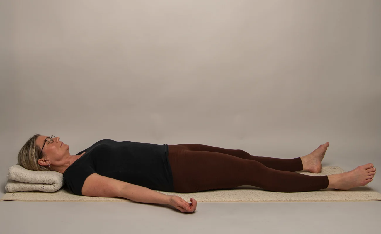 Yogaposition Shavasana – Yoga i Umeå med Anna Lindberg