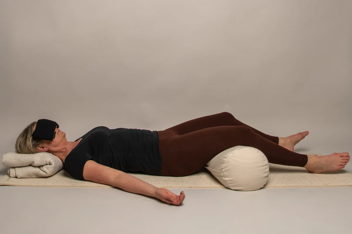 Yogaposition Shavasana – Yoga i Umeå med Anna Lindberg